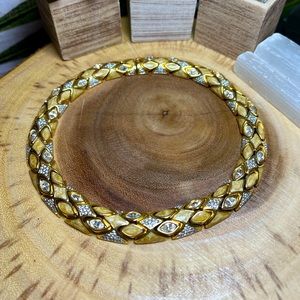 VTG| Swarovski & Cream Swirl Choker ✨💛